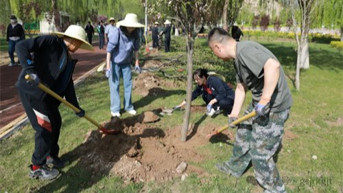 “植此青绿，共绘青山”——好博·体育-好博（中国）一站式服务官方网站
开展义务植树活动